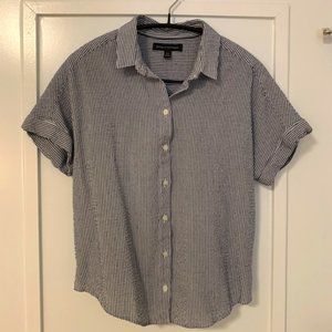 Banana Republic Searsucker Botton-down